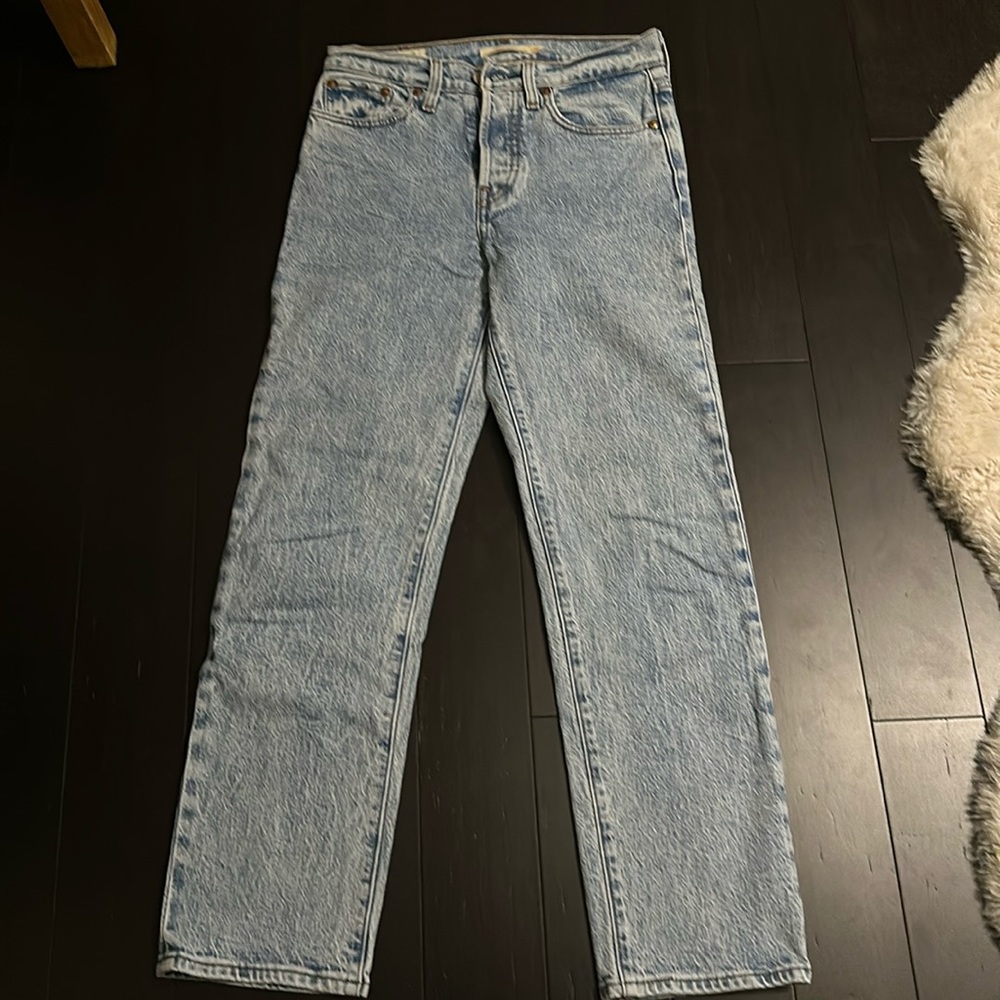 Levi’s wedgie straight jeans in a light-medium blue wash
